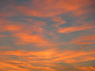 Cielo rojo atardecer