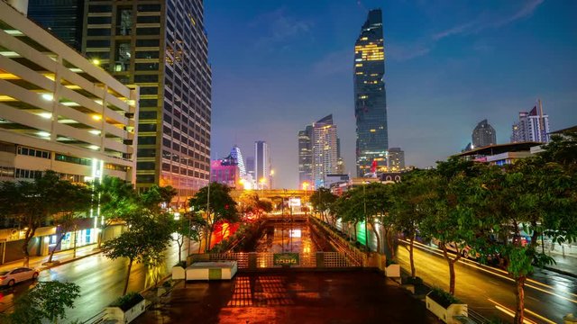 Time-lapse of Bangkok skyline wit city ligt and traffic, Thailand