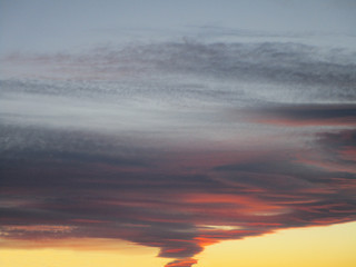 Embudo de nubes atardecer