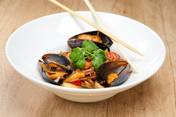 mussels with buckwheat noodles and vegetables