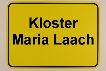 Grafische Darstellung eines Ortseingangsschildes mit dem Schriftzug 