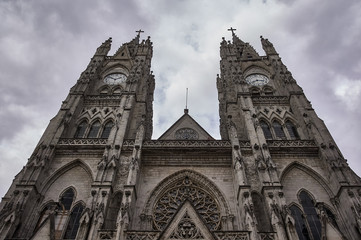Fototapeta premium Bailica del Voto Nacional in Quito, Ecuador