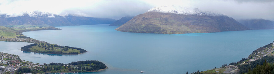 Obraz premium View over Queenstown Bay and Cecil Peak under cloudy skies in the South Island of New Zealand