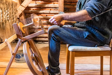 Spinnrad zum Herstellen von Flachsfäden 
