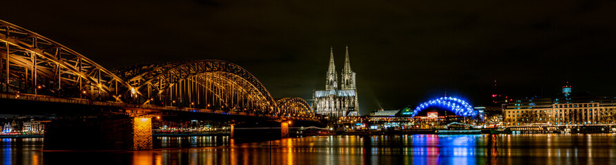 K&ouml;ln bei Nacht Panorama