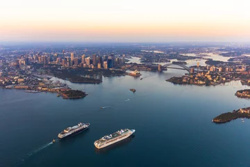Gordijnen Ocean Cruise ship in  Sydney Harbour © jamenpercy