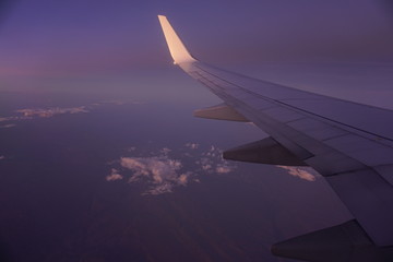 Fototapeta premium purple sky from a plane