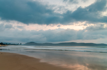 Fototapeta na wymiar Cloudy Sunrise Seascape