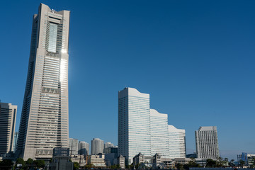 Fototapeta na wymiar 横浜ランドマークタワーとみなとみらいの風景