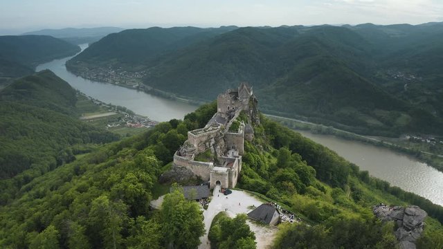 I take some aerial shots with my quadcoper in 4K from Aggstein Castle - Austria
Aggstein sits high above the Danube, with a fantastic view of the World Cultural Heritage site of Wachau
