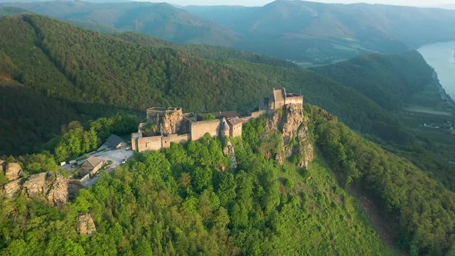 I take some aerial shots with my quadcoper in 4K from Aggstein Castle - Austria
Aggstein sits high above the Danube, with a fantastic view of the World Cultural Heritage site of Wachau