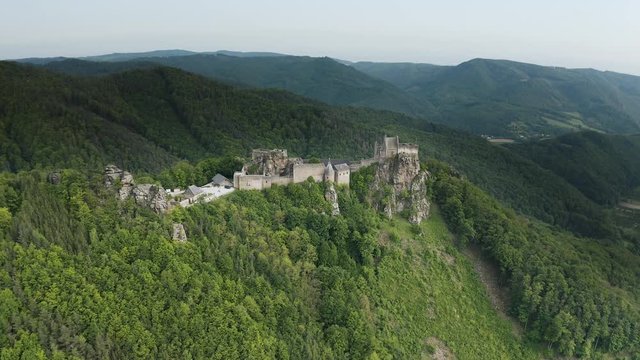 I take some aerial shots with my quadcoper in 4K from Aggstein Castle - Austria
Aggstein sits high above the Danube, with a fantastic view of the World Cultural Heritage site of Wachau