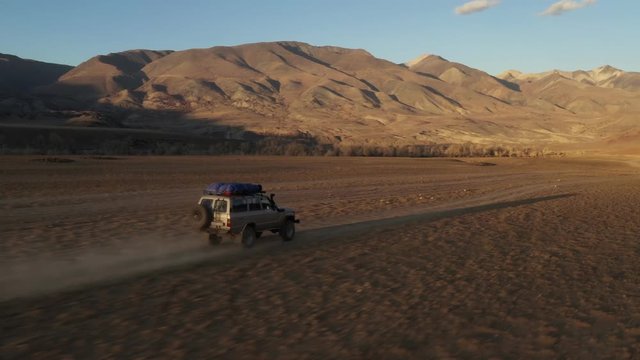 Car tourist on the way go to snow moutain