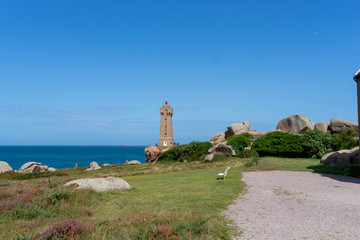 Fototapeta na wymiar Lighthouse on rose granit coast, britanny
