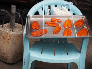 市場の片隅で作られていたカラスミ