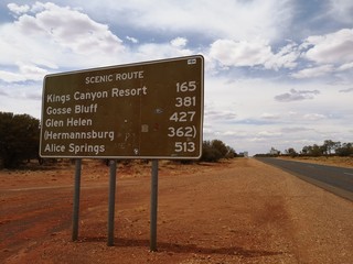 Verkehrsschild nach Kings Canyon, Glen Helen, Alice Springs