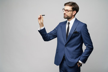 businessman writing or drawingon a virtual screen