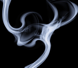 Silberner oder weißer Rauch vor schwarzem Hintergrund, banner