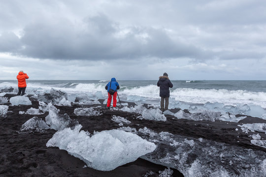 Ocean waves photographed by photographers. Melting glacier ice In the foreground.