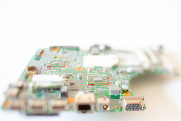 Obraz premium leiterplatine, motherboard, platine mit lötstellen und schnittstellen als symbol von technologie, informationsgesellschaft, vernetzung und isolation