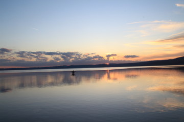 tramonto sul lago