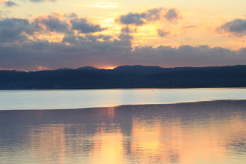 tramonto sul lago