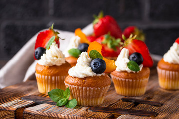 Cupcakes with cream and berries