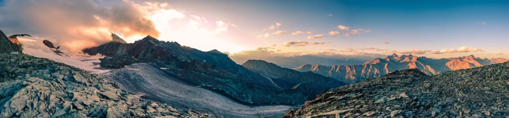 Selbstklebende Fototapete Lachsfarbe italien alpen super bewölkter sonnenuntergang