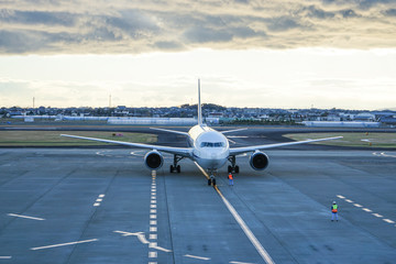 出発の指示を待つ旅客機　高知龍馬空港