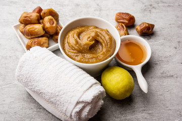 Dates Face mask for supple, smooth and clear skin with ingradients like fresh raw khajoor, lemon and honey. selective focus