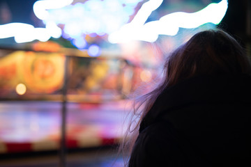 Frau in Berlin bei Weihnachten