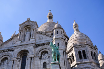 Fototapeta na wymiar White Church in Paris