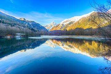 Fototapeta na wymiar Monte Bianco, italian alps reflected in a lake