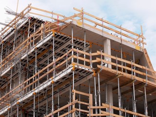Baugerüst - Steher stützen Schalung für Betondecke