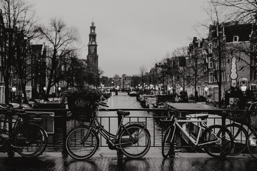 Amsterdam à vélo sur les canaux