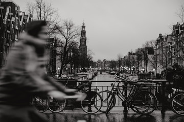 Amsterdam à vélo sur les canaux