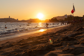 Atardecer y vacaciones de invierno en Acapulco, Mexico