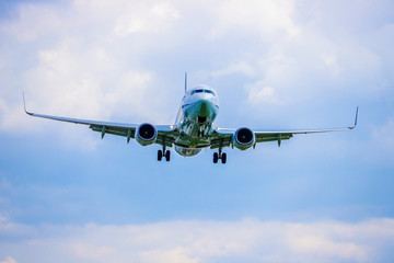 車輪をだした機体