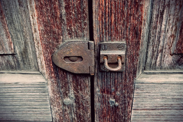Vintage rusty the old keyhole