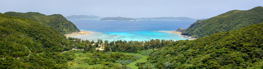 Fototapeta premium Wide landscape view of Tokashiku Beach on Tokashiki Island in Okinawa, Japan