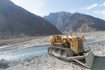 Huge Static Roller Dumping Bulldozer Excavator Road Construction Car (Engineering Vehicle equipment used in modern day roadways to Compacting Soil Sand) in Industrial Site. Kaza Mountain Valley India.