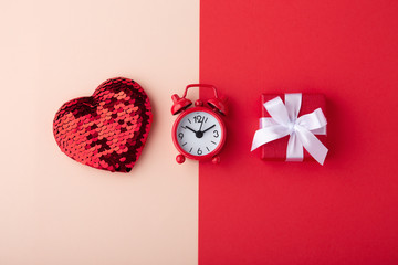 Glitter heart with clock and red gift box