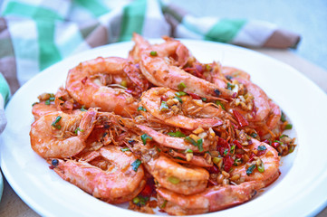 Shrimps fried with chilies and salt