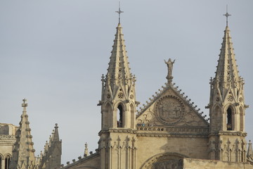 Fototapeta na wymiar Ansicht der Kathedrale von Palma de Mallorca, gesehen vom Zentrum der Altstadt
