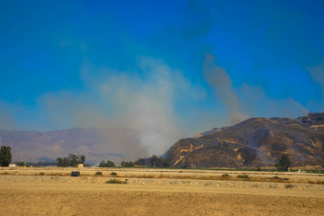 Flächenbrand in den Bergenvon Napa Valley, Kalifornien - Powered by Adobe