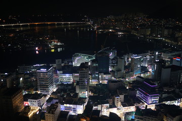 Fototapeta premium 韓国, 釜山, 建築, 観光, 松島スカイウォーク, 甘川洞文化村, カムチョンドンムナマウル, カラフルタウン, 釜山のマチュピチュ, 映画の殿堂, 釜山タワー, チャガルチ市場, 南浦洞, 西面, 龍頭山公園、夜景、イルミネーション、クリスマス、センタムシティ