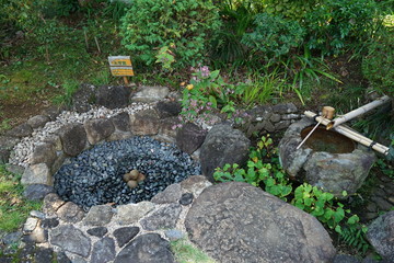 水琴窟　杉並区　角川庭園　東京　青空