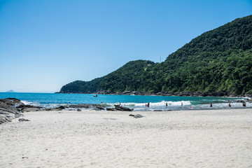 Fototapeta na wymiar Bela praia tropical em Maresias. Litoral de São Paulo, Brasil