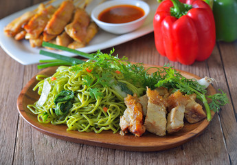 jade noodle with crispy pork