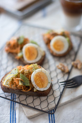 たまごとニンジンサラダのオープンサンド